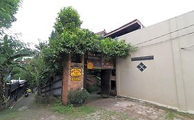 Nila House, Sharia Family Home Stay By Zuzu